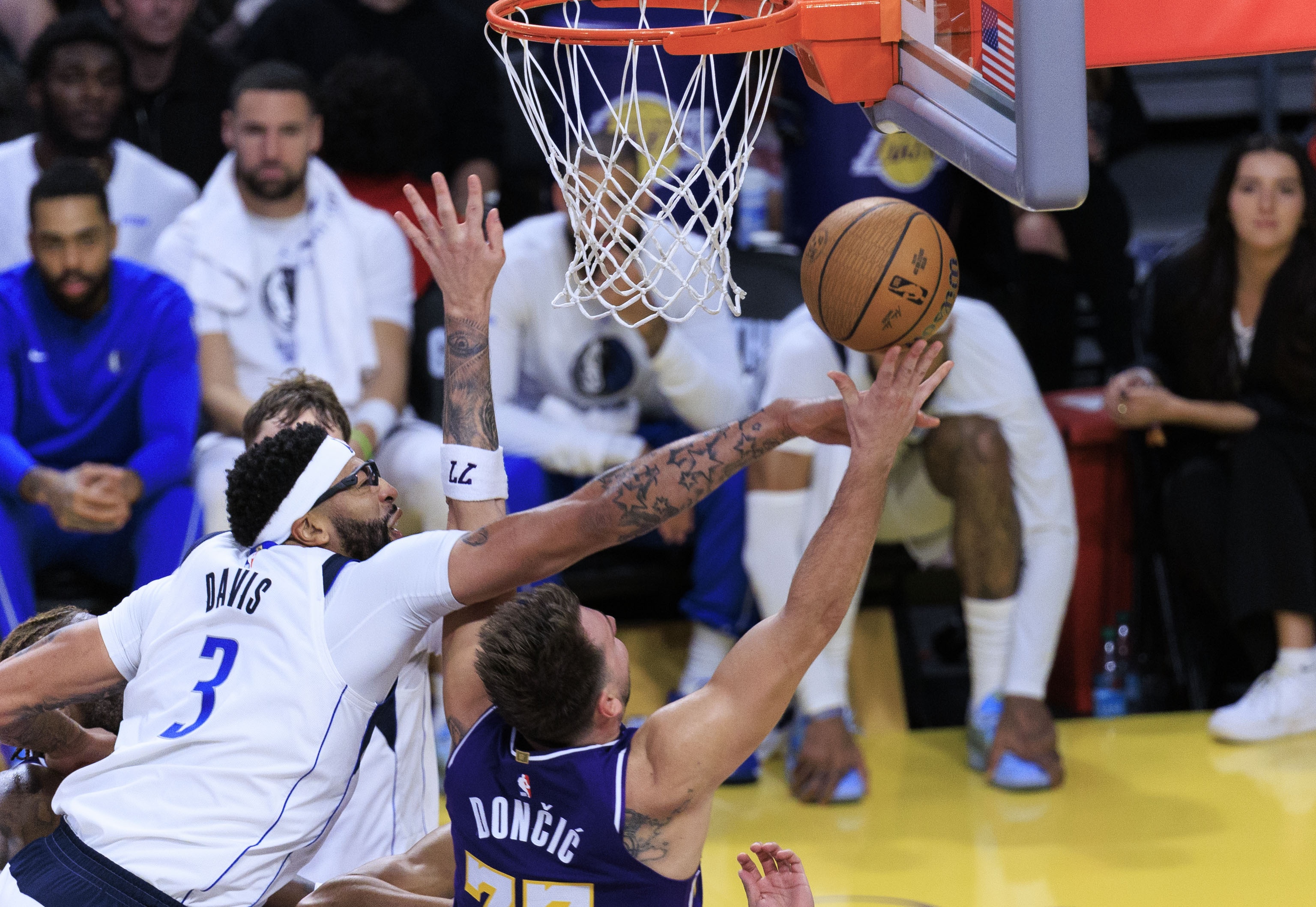 c7娱乐官方网站-富保罗想让浓眉走？阿里纳斯：浓眉最终会想办法偷偷溜回湖人