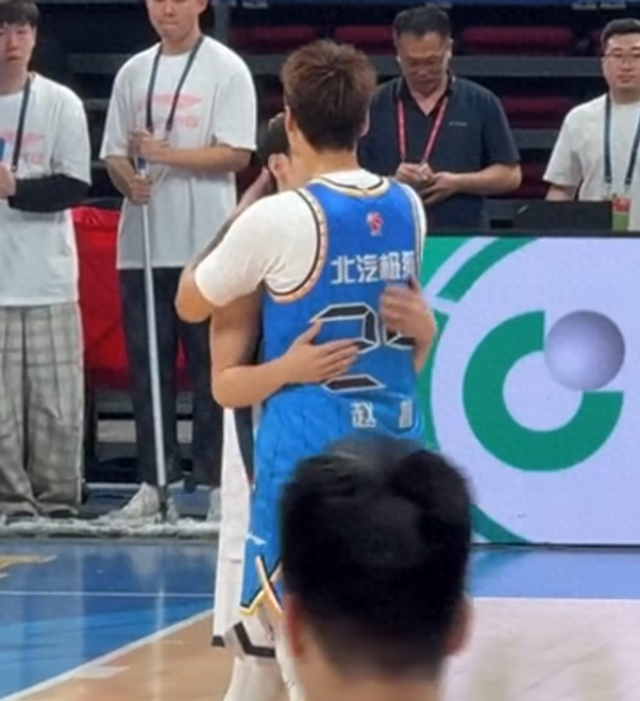 c7娱乐-徐杰决胜时刻被DNP！沮丧一幕曝光引热议 杜锋为明夏续约压价吗？|广东|赵睿|广东男篮|张皓嘉|胡明轩_新浪体育_新浪新闻